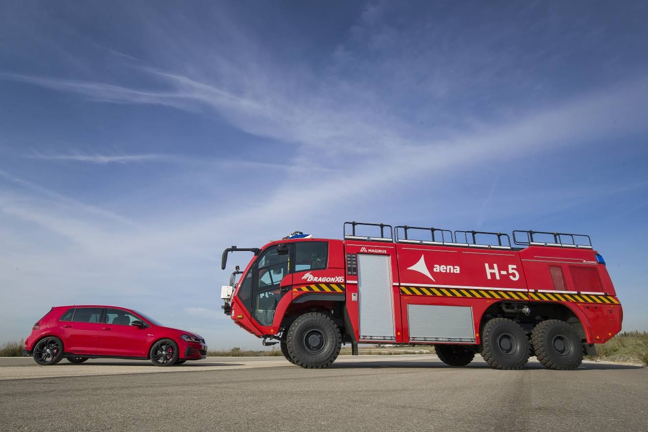 Ejemplos de contraste fotográfico en imágenes de pruebas de coches