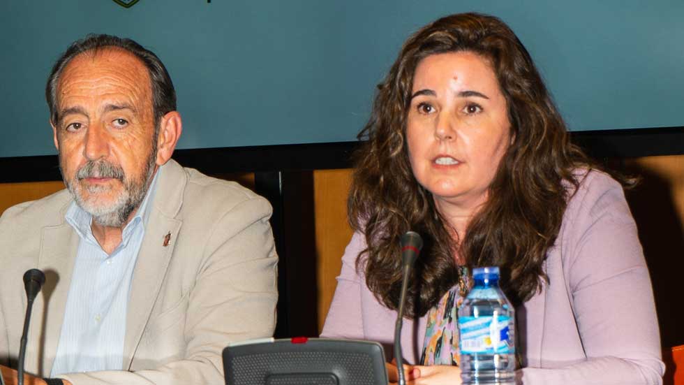 A la derecha de la imagen, Elena Gris, directora de Márketing de Hyundai.