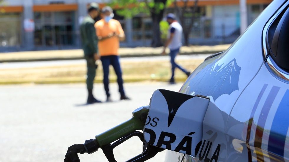 La DGT explica cómo debes repostar tu coche mientras dure el estado de alarma