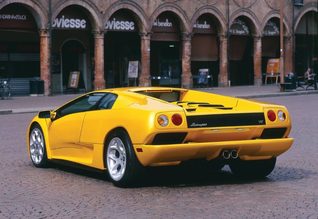 Al volante del Lamborghini Diablo 6.0 VT: todo furia