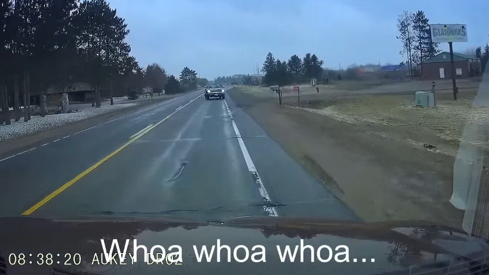 Este impactante vídeo viral nos demuestra el peligro de la fatiga y de dormirse al volante