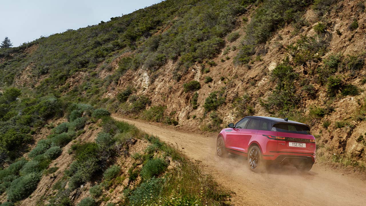 Evoque y Discovery Sport P300e, nuevo híbrido enchufable para los SUV de Land Rover