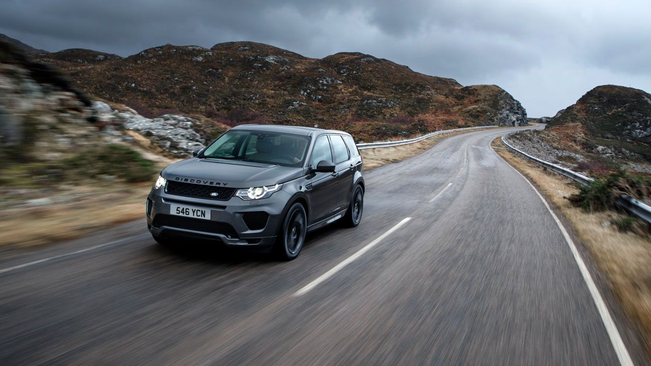 Evoque y Discovery Sport P300e, nuevo híbrido enchufable para los SUV de Land Rover