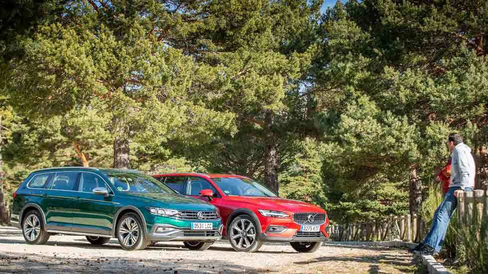Volkswagen Passat Alltrack –Volvo V60: Dos SUVs de verdad vestidos con traje de berlina familiar 