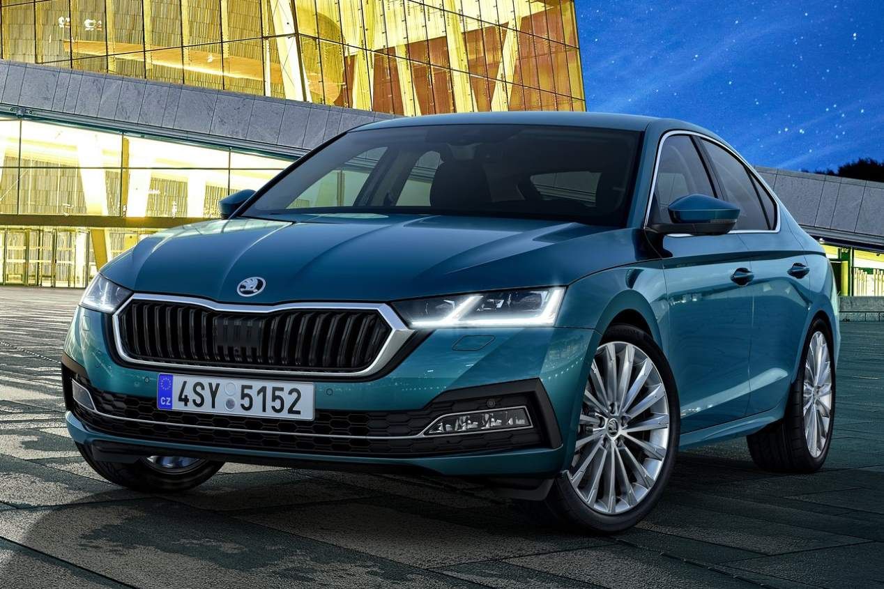 Ford Mondeo, Skoda Octavia y Honda Civic Sedán: coches con buen maletero y buen precio