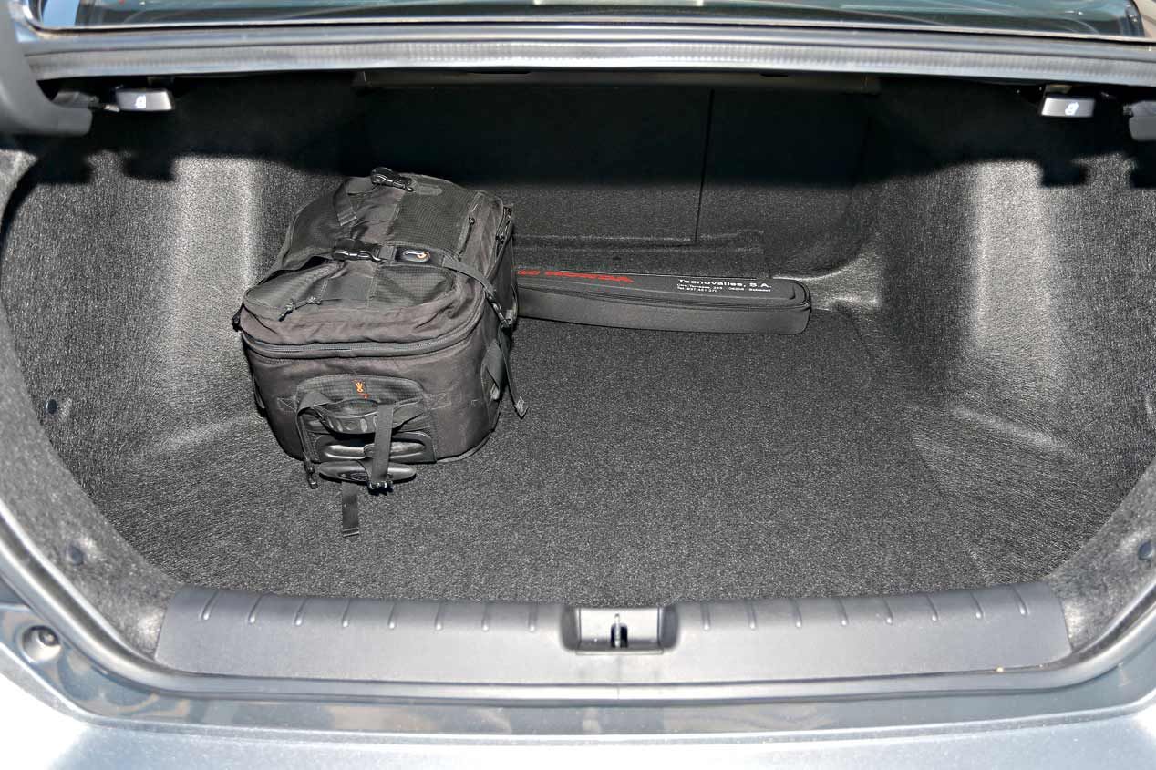 Ford Mondeo, Skoda Octavia y Honda Civic Sedán: coches con buen maletero y buen precio