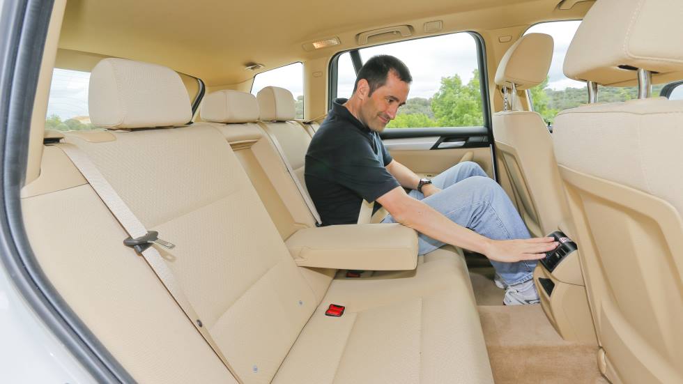 ¿En qué casos puede ir más de una persona en el coche durante el confinamiento?