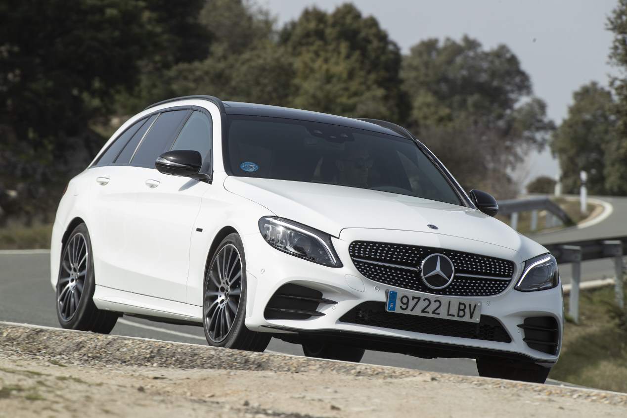 BMW 330e vs Mercedes C 300 de: duelo de berlinas híbridas enchufables