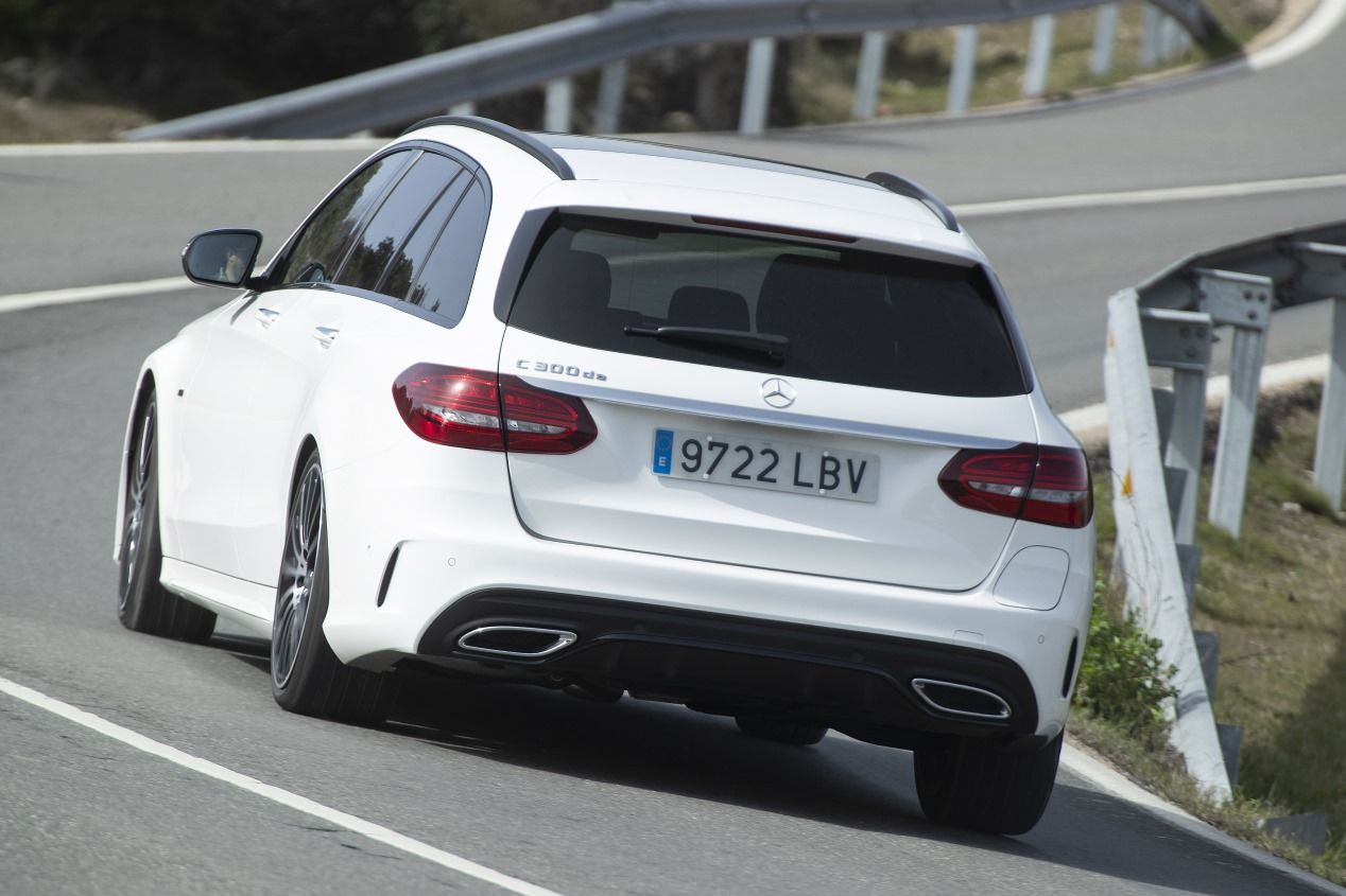 BMW 330e vs Mercedes C 300 de: duelo de berlinas híbridas enchufables