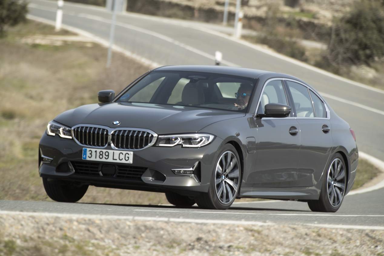 BMW 330e vs Mercedes C 300 de: duelo de berlinas híbridas enchufables