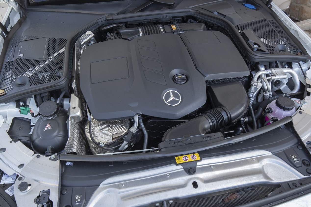 BMW 330e vs Mercedes C 300 de: duelo de berlinas híbridas enchufables