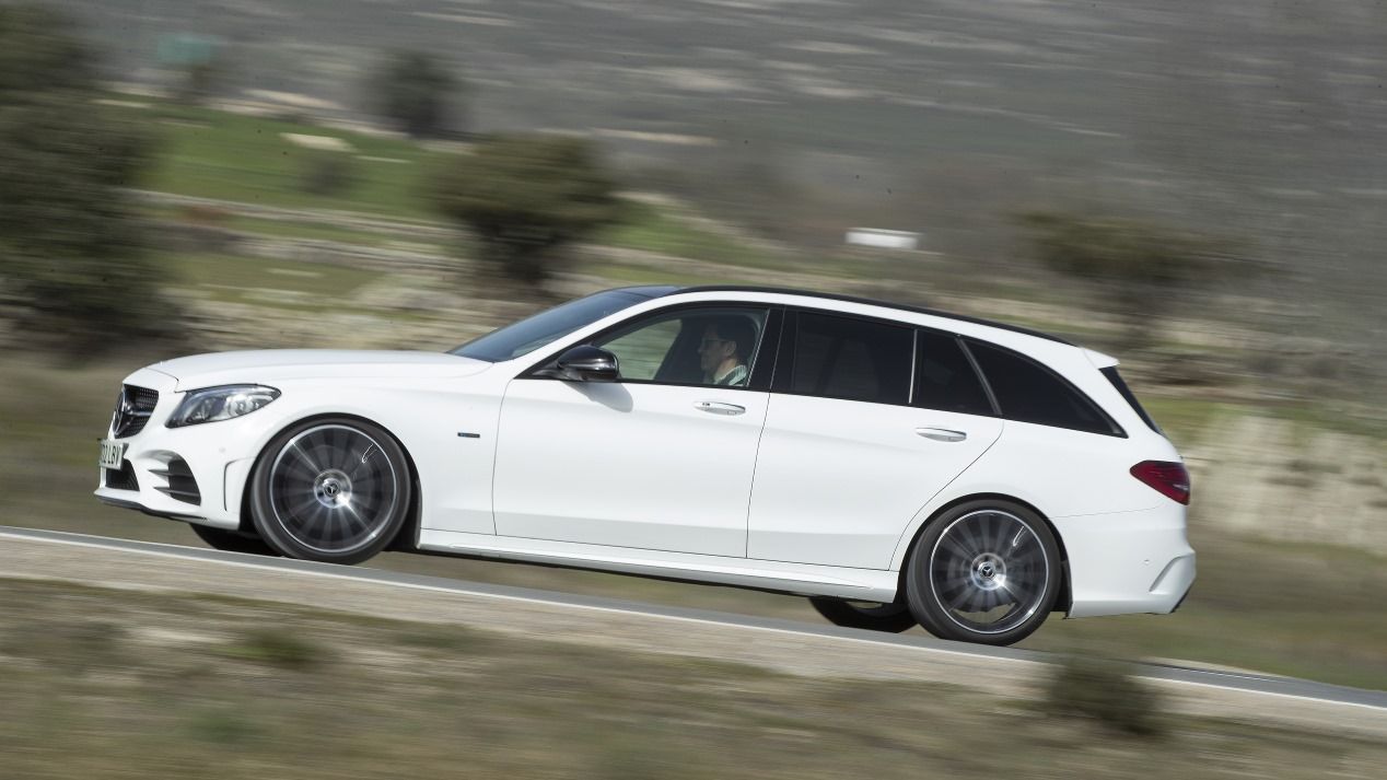 BMW 330e vs Mercedes C 300 de: duelo de berlinas híbridas enchufables