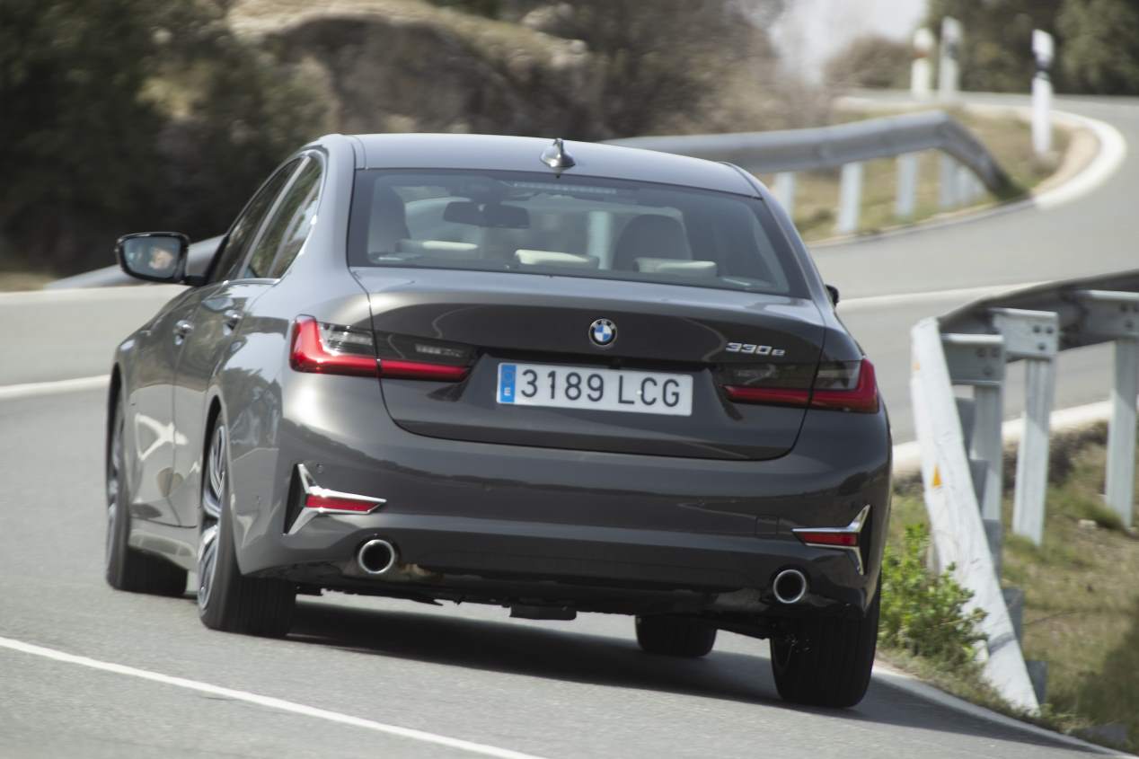 BMW 330e vs Mercedes C 300 de: duelo de berlinas híbridas enchufables