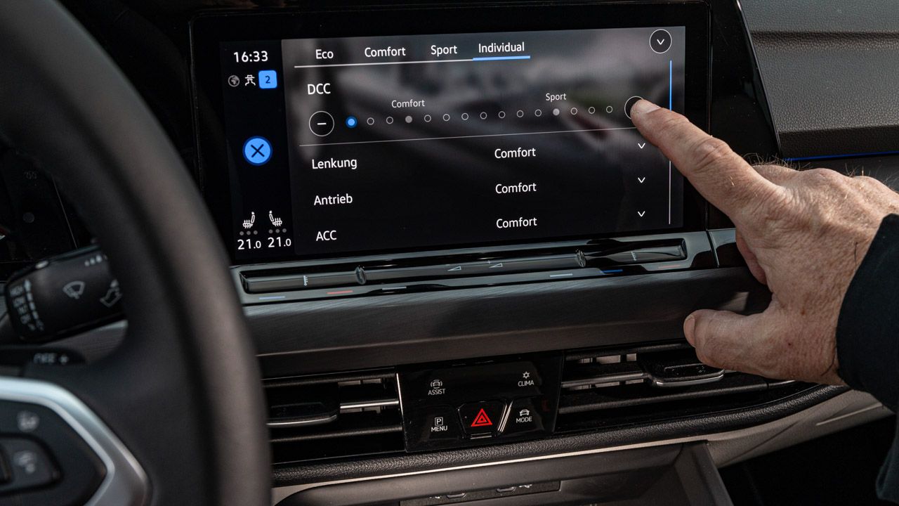 Audi A3, Seat León y VW Golf, la competencia está en casa