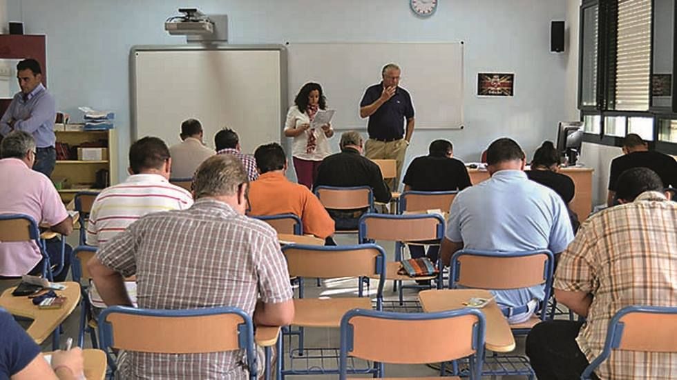 Así cambian las pruebas teóricas y prácticas en el examen de conducir: todas las claves