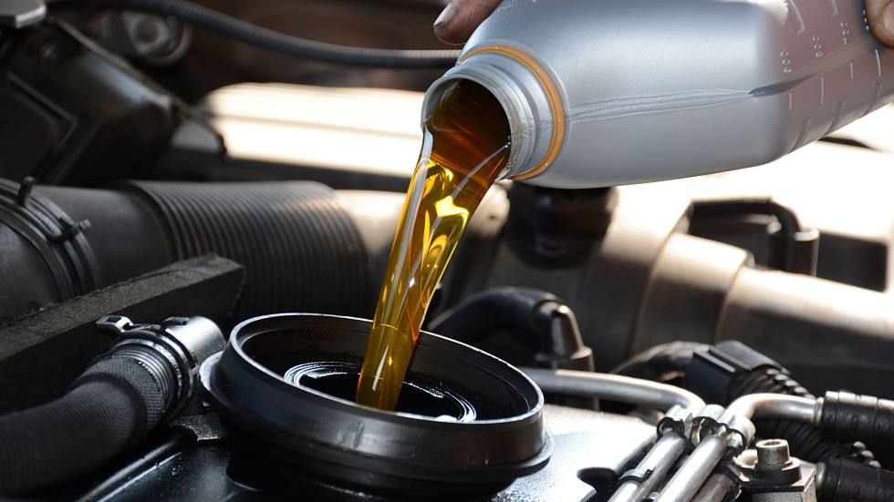 ¿Qué le puede pasar al coche si no se cambia a tiempo el aceite?