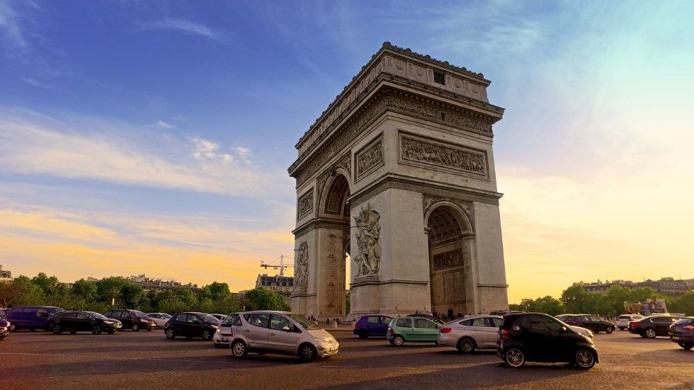 Francia mueve ficha para ayudar a vender más coches