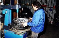 Ford semiparaliza la producción en tres plantas