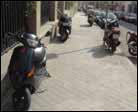 Multas para los motoristas que aparquen en las aceras