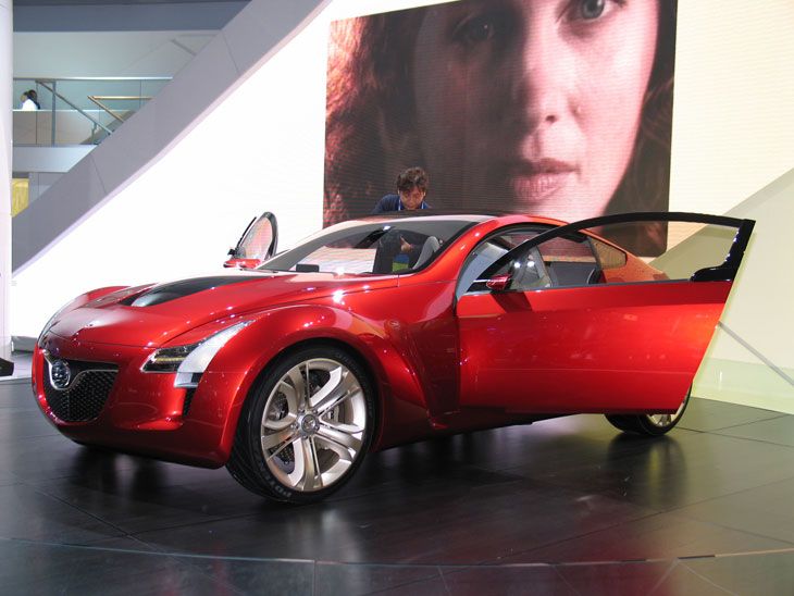 Mazda: Kabura y CX-7, lo más nuevo