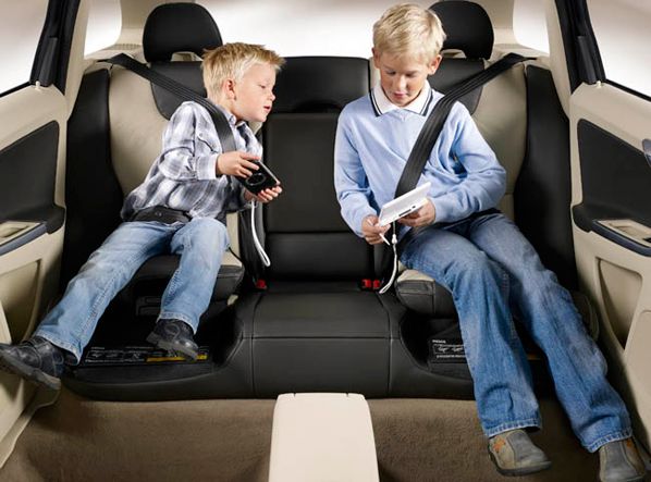 ¿Cómo deben viajar los niños?