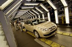 Las ventas de coches en 2006 bajaron un dos por ciento Las ventas de coches en 2006 bajaron un dos por ciento