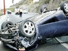 Las carreteras dejan 438 jóvenes muertos en 2006