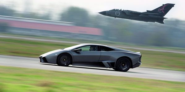 Reventon vs Tornado, ¿quién es más rápido?