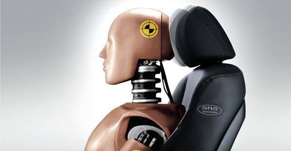 Los reposacabezas de coches pequeños no protegen 