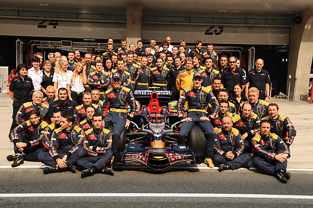 Toro Rosso busca pilotos