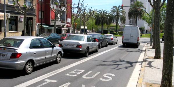 Aparcar en el carril bus no quitará puntos