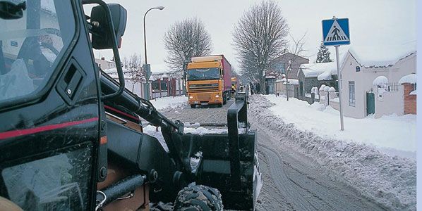 La nieve llega a las carreteras