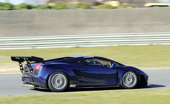 Monzón y Escámez con un Lamborghini Monzón y Escámez con un Lamborghini