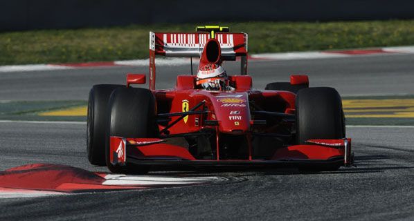 Kimi primero, Alonso más atrás