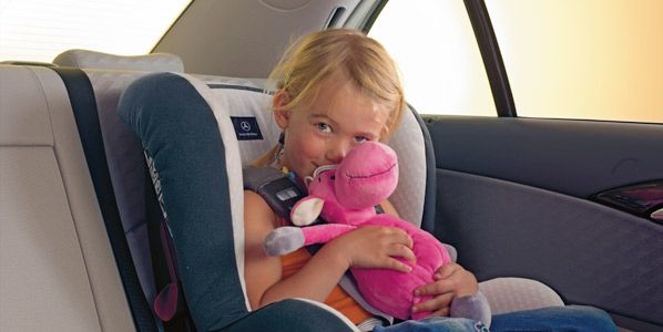 Niños poco seguros en el coche Niños poco seguros en el coche