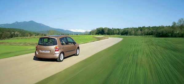 El coche produce menos CO2 que la industria