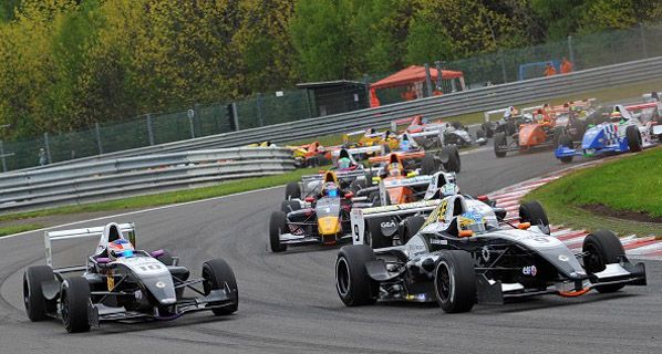 Fórmula Renault 2.0: Monrás sube al podio
