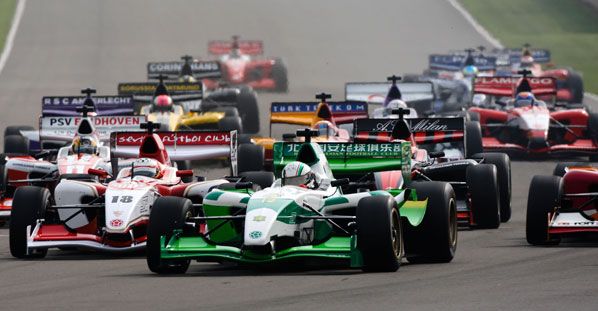 Fútbol, coches y petróleo Fútbol, coches y petróleo