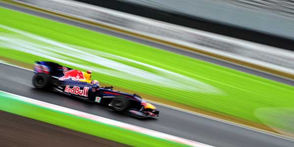 Vettel gana una accidentada calificación Vettel gana una accidentada calificación