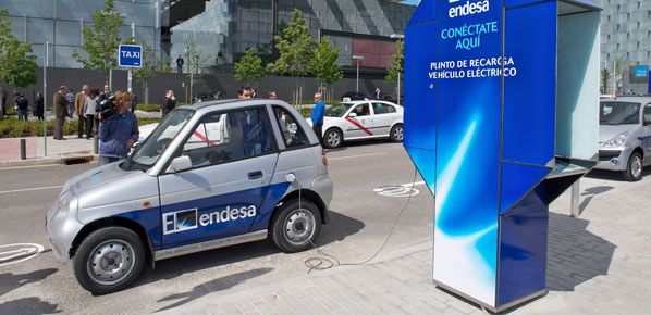La cabina que recarga coches ya funciona La cabina que recarga coches ya funciona