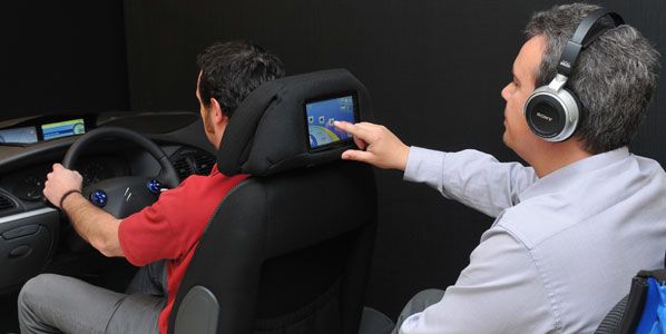 El coche conectado a la carretera, más cerca   