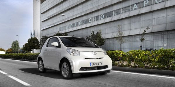 Toyota iQ 2011
