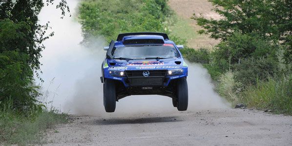 Sainz afianza su liderato en el Dakar 2011