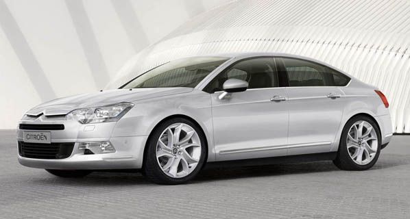 El Citroën C5 se pone al día El Citroën C5 se pone al día