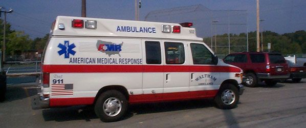 Las ambulancias cambian de color  