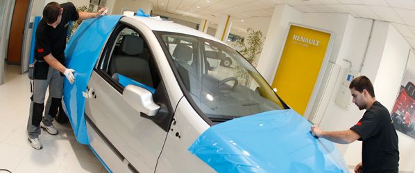 Cómo poner vinilos en tu coche 