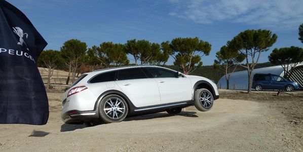 Peugeot: posibles ayudas de la CE a los despedidos