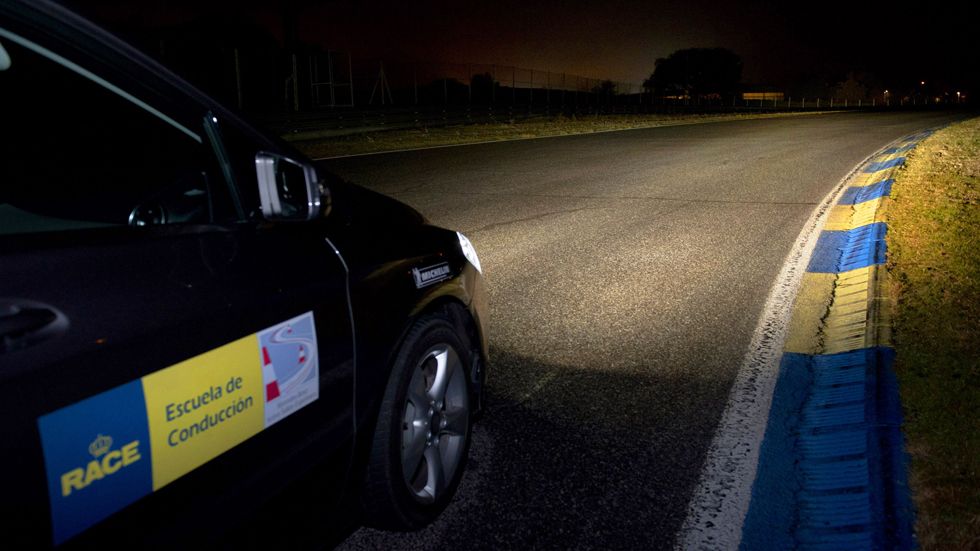 Informe RACE: 'Más de la mitad de los conductores circula inseguro por la noche'
