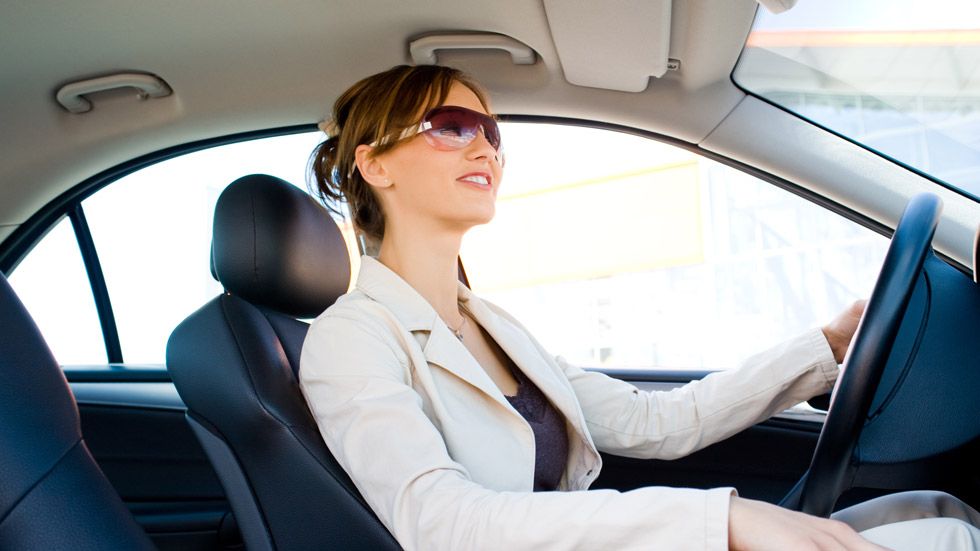 Los españoles pasan al volante 300 horas al año