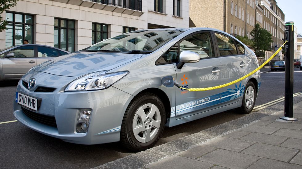 Los híbridos enchufables de Toyota ahorran un 46% de combustible